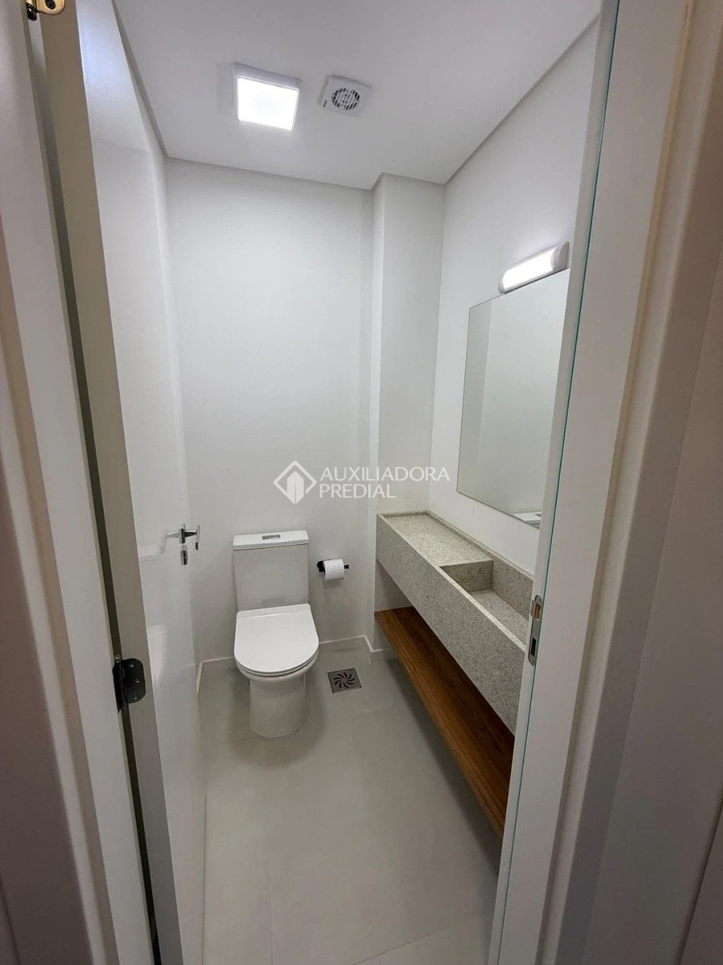 2-bedroom apartment in a building with a gym — photo 20