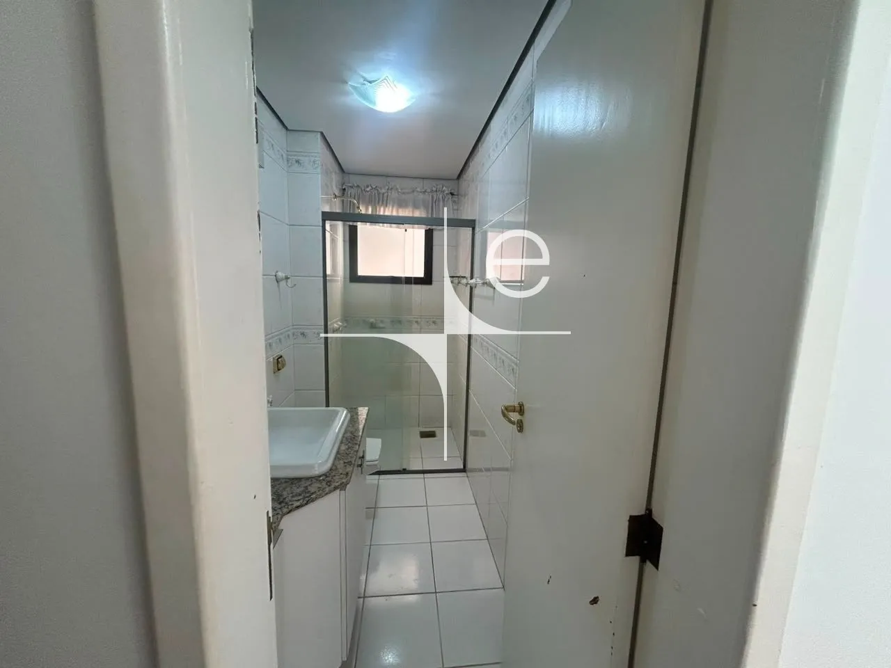 254 m² apartment with a walk-in closet and a home office — photo 24