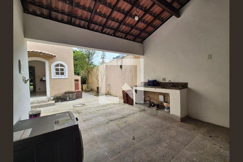 600 m² house with a washing machine and a home office — photo 9