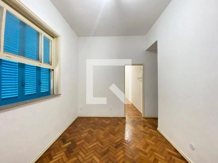 Wood or laminate floors in a one-bedroom apartment, 50 m² — photo 12