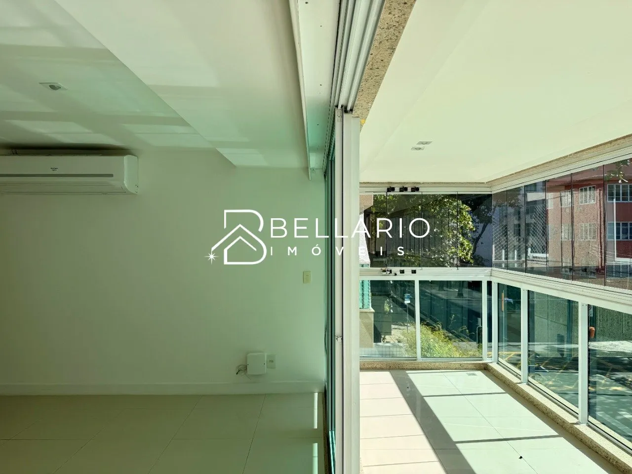 4-bedroom apartment with 5 bathrooms and glass balcony — photo 6