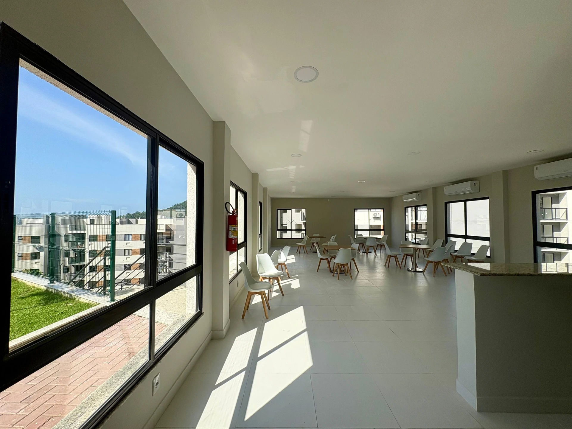 2-bedroom apartment in a building with a gym — photo 17