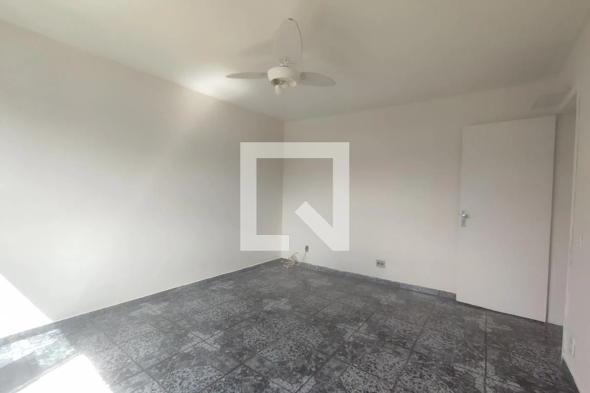 2-bedroom apartment with 1 bathroom and separate kitchen — photo 5