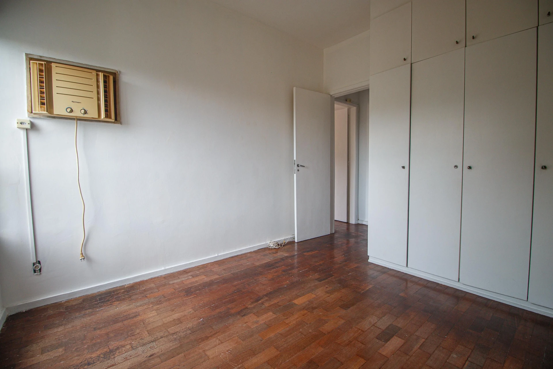 Unfurnished 2-bedroom apartment with 3 bathrooms — photo 8