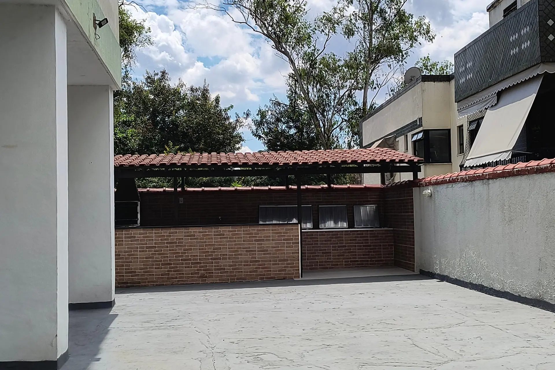 Furnished 2-bedroom apartment with a balcony — photo 11