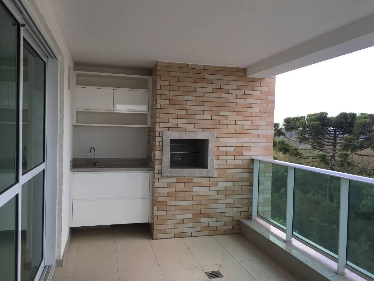 3-bedroom apartment with balcony and built-in grill