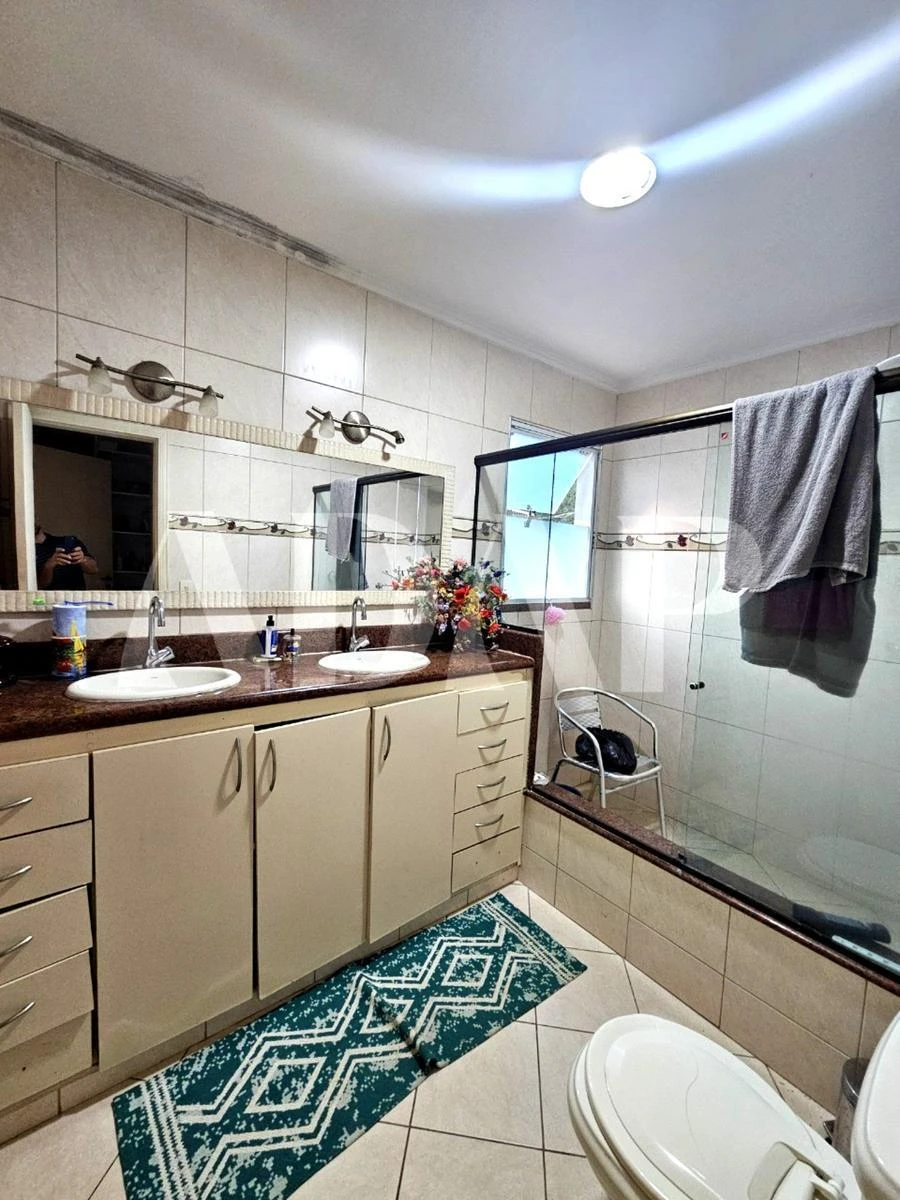 Unfurnished 254 m² house with a built-in balcony grill — photo 11