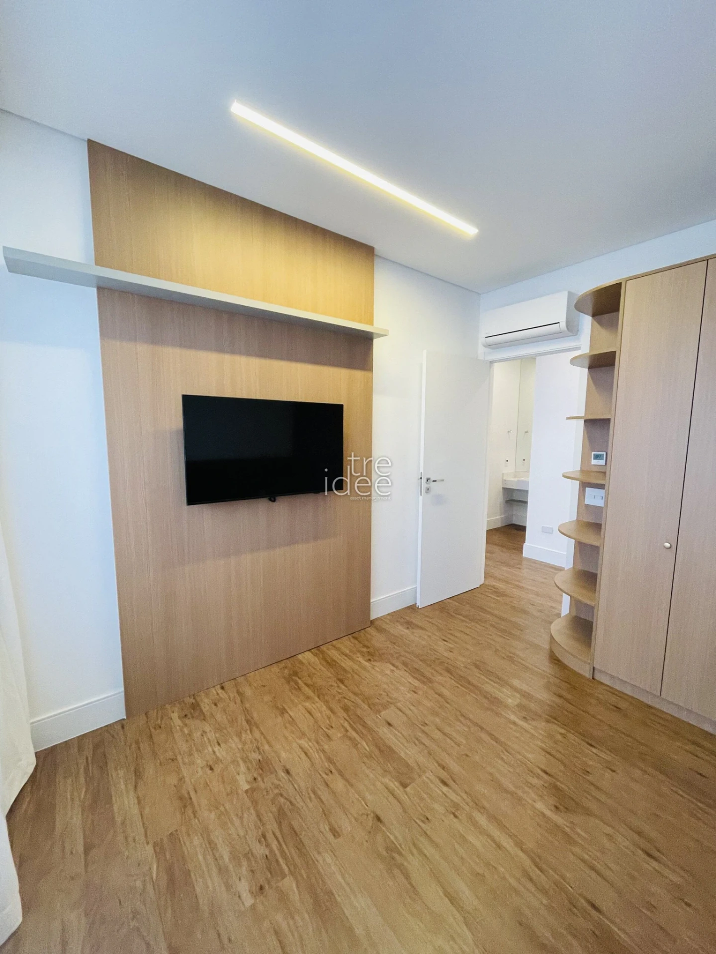 Furnished apartment, 80 m², with floor-to-ceiling windows — photo 16