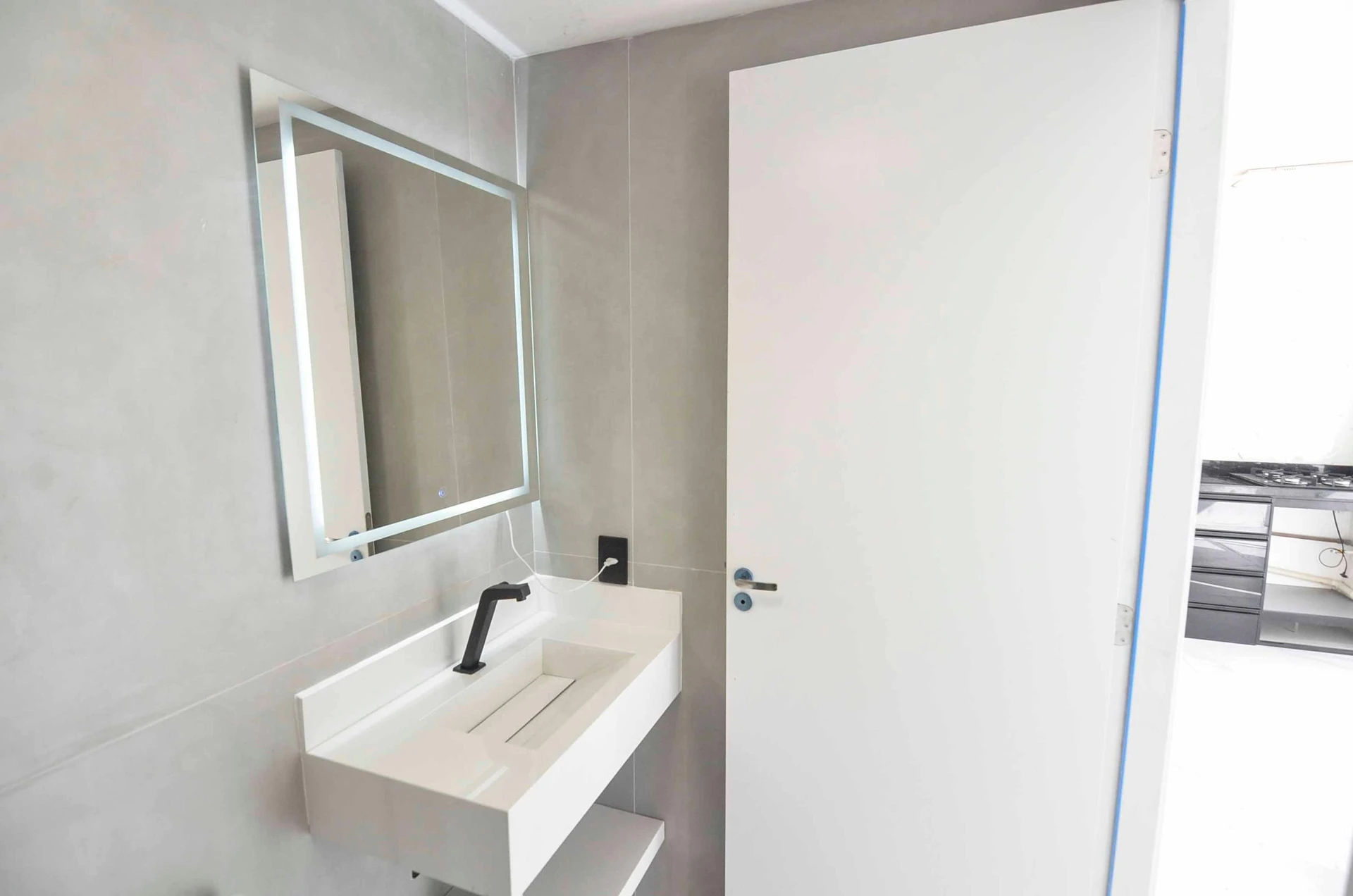 Apartamento de 2 quartos com varanda fechada de vidro — photo 11