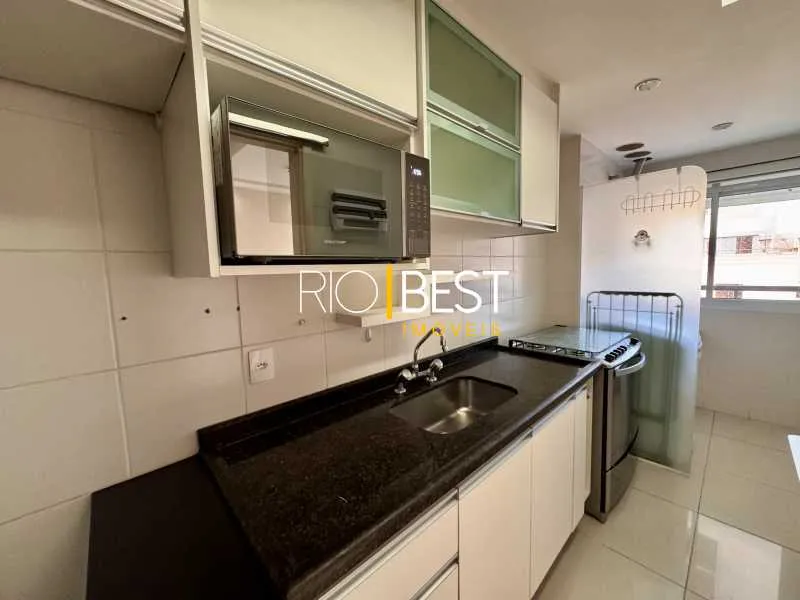 2-bedroom apartment with a glass-enclosed balcony — photo 13