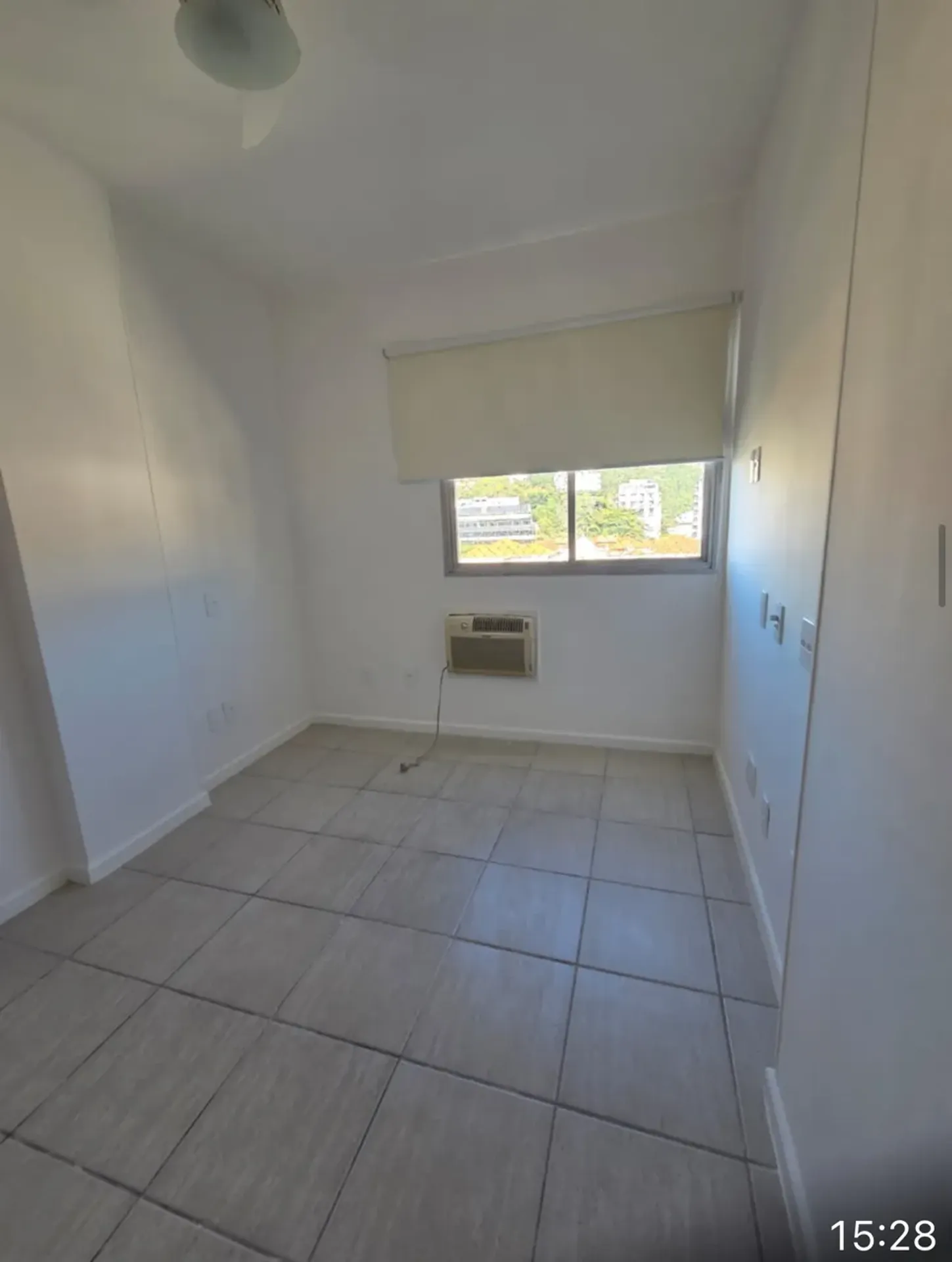 Unfurnished 3-bedroom apartment with terrace views — photo 18