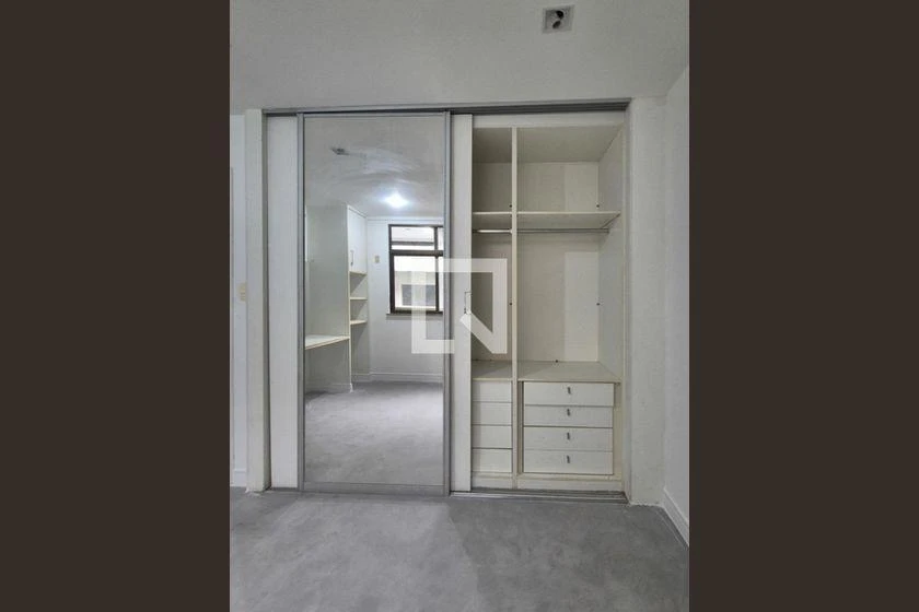 2-bedroom apartment with a walk-in closet — photo 5
