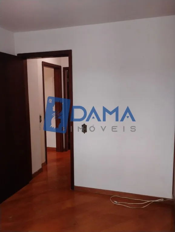 Wood or laminate floors in a 2-bedroom apartment, 79 m² — photo 9
