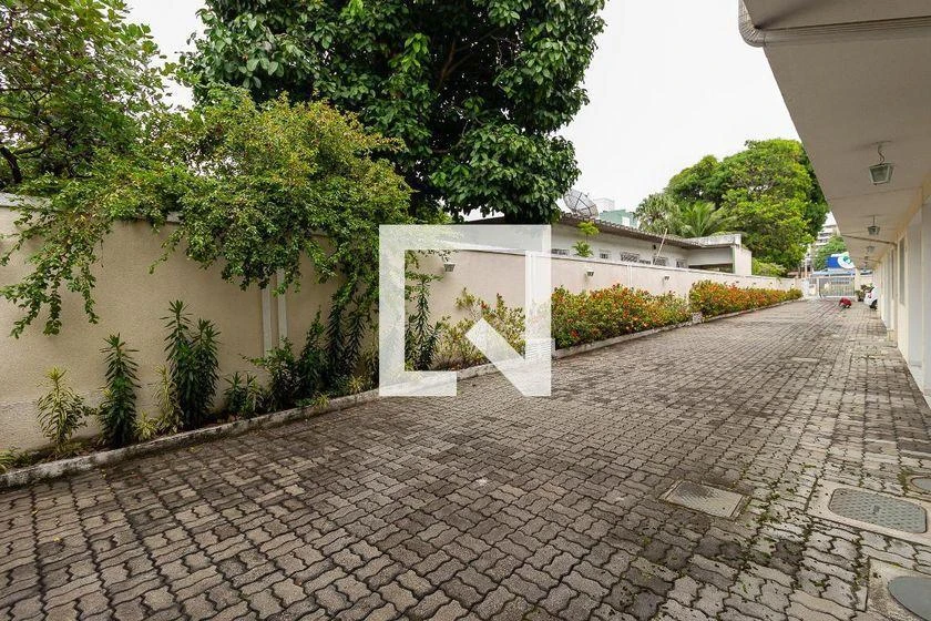 Condo townhouse with 2 bedrooms and an open-plan kitchen — photo 40