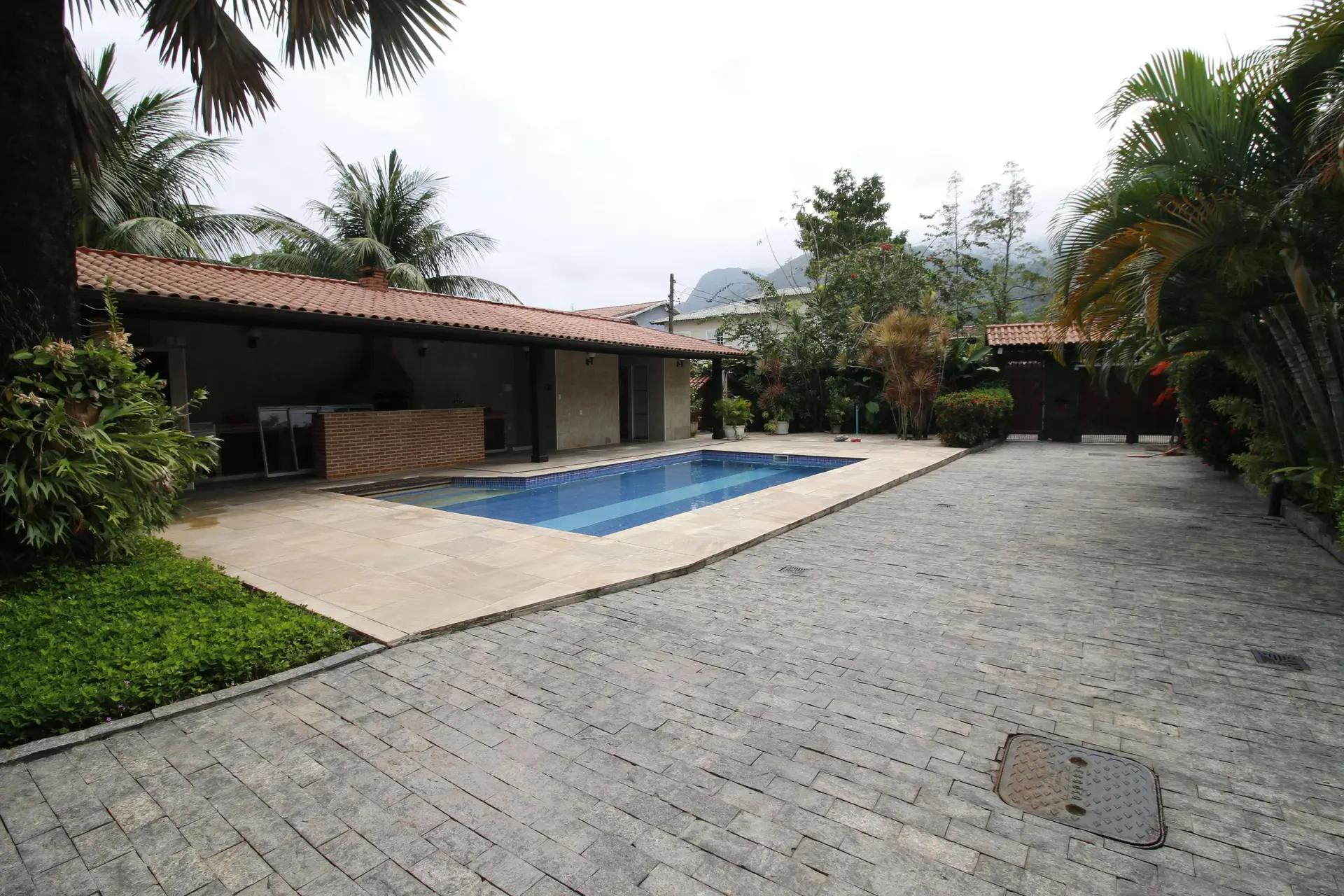 3-bedroom house with a garden — photo 5