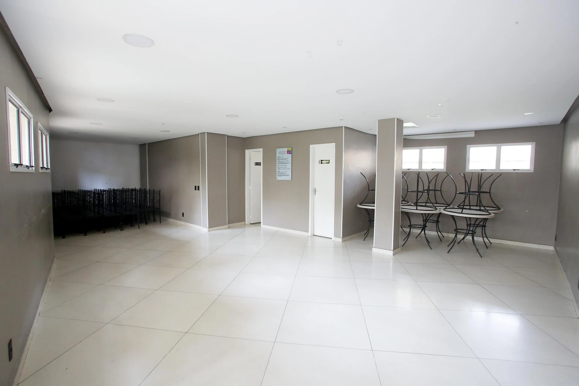2-bedroom apartment with a mountain view — photo 29