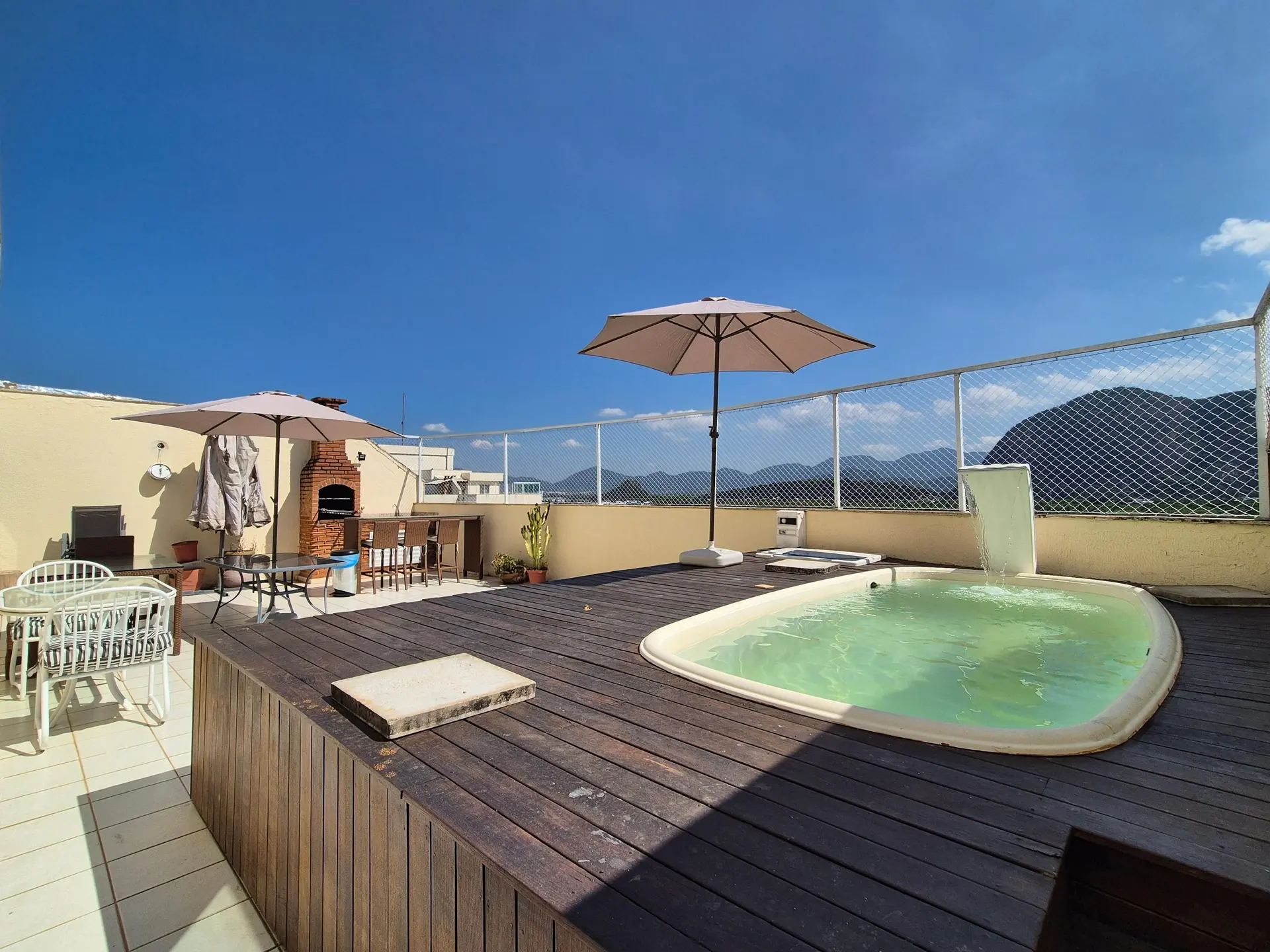 Furnished 2-bedroom apartment with private BBQ — photo 14