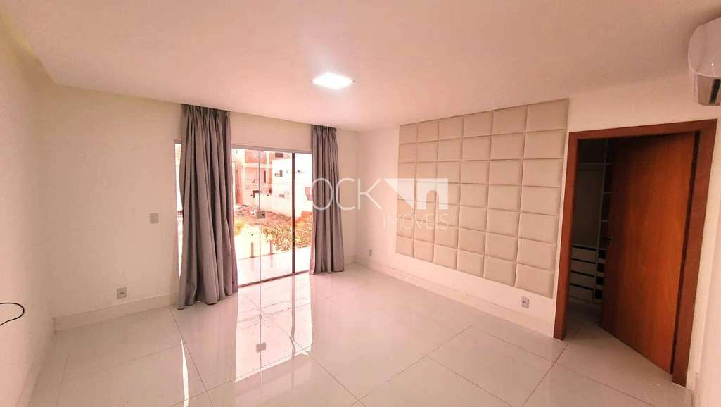 Condominium house with 4 en-suite rooms and open kitchen — photo 28