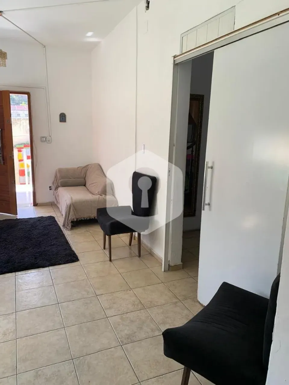 Furnished 216m² house with 4 bedrooms and balcony — photo 6