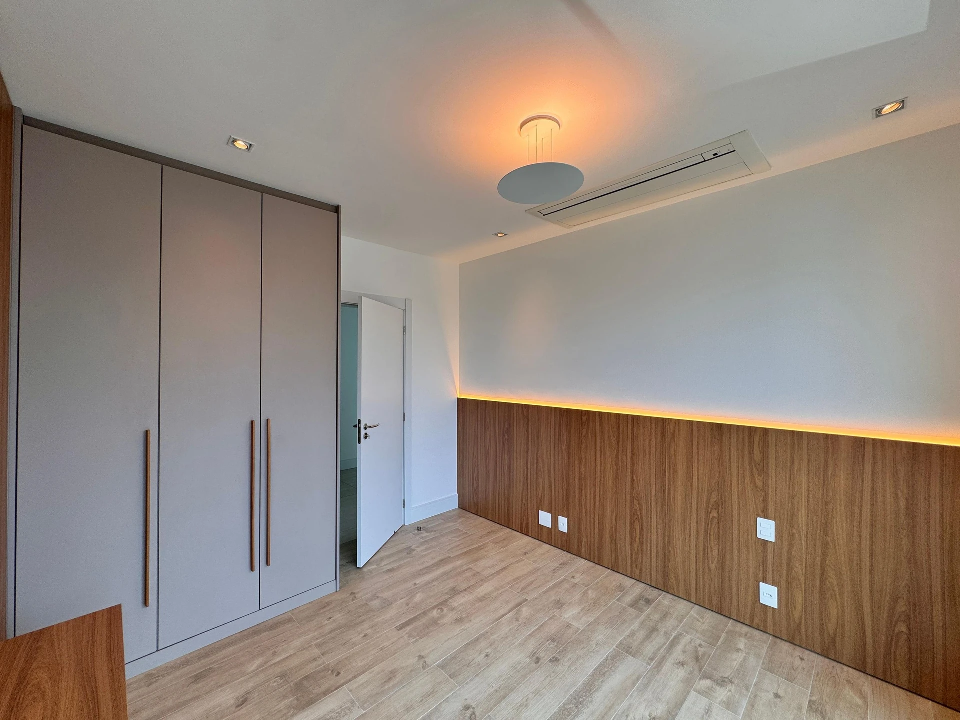 Apartamento mobiliado com 3 suítes e 4 vagas — photo 28