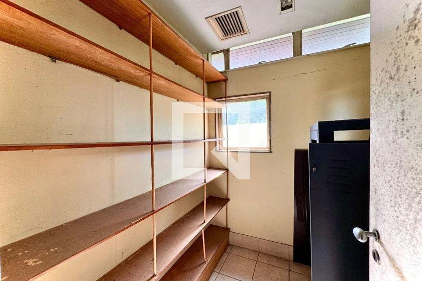 Застеклённый балкон и 3 спальни: дом 861 м² — photo 24