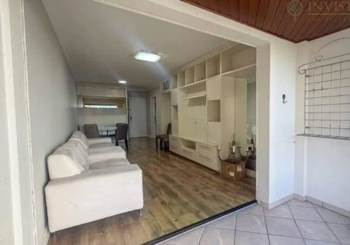 Furnished apartment, 107 m², with a glass-enclosed balcony