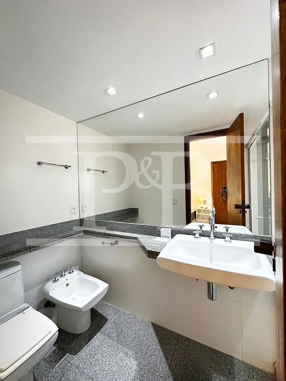 Furnished 2-bedroom apartment with 100 m² and 2 baths — photo 14