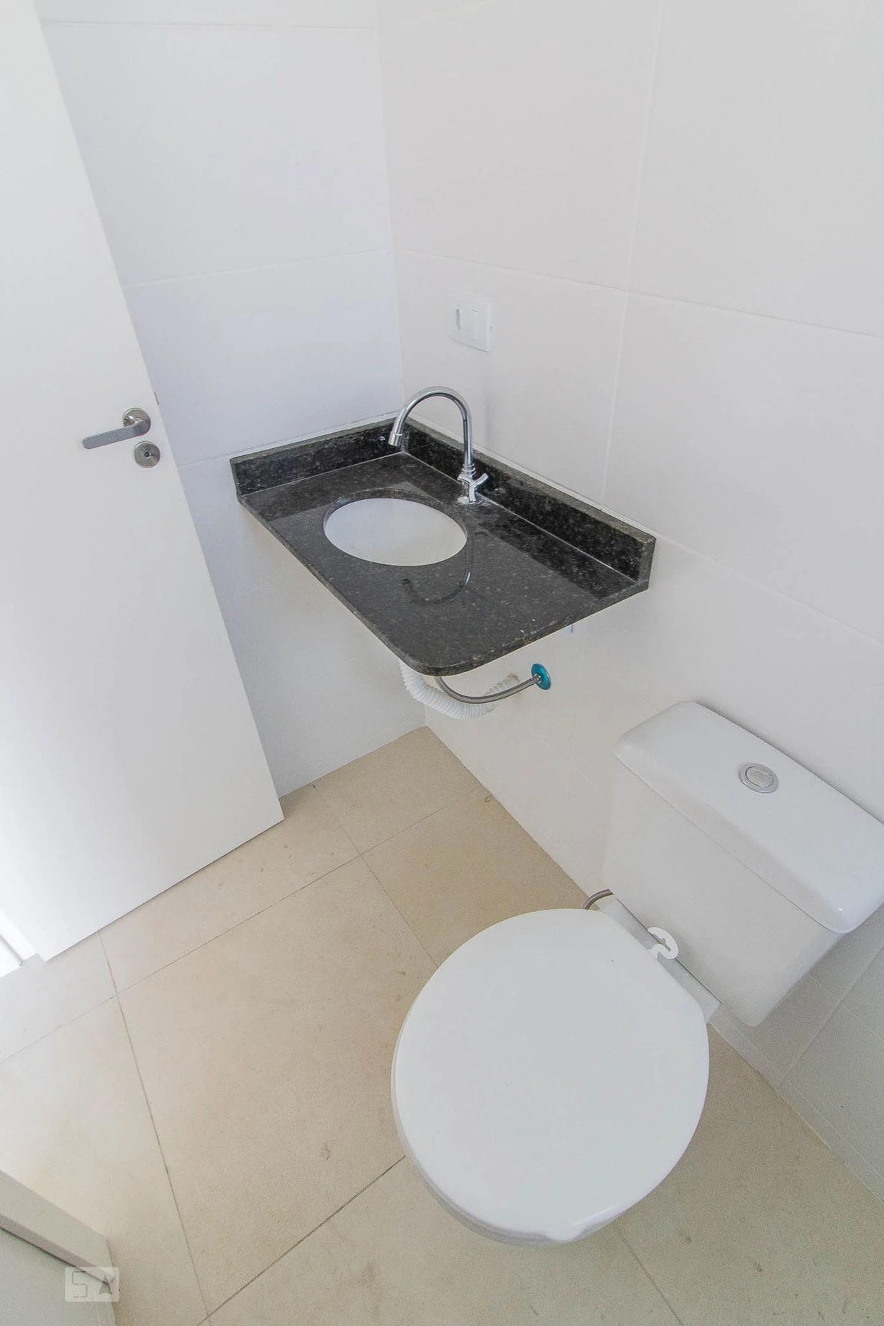 Unfurnished studio with 1 bedroom and a balcony — photo 6
