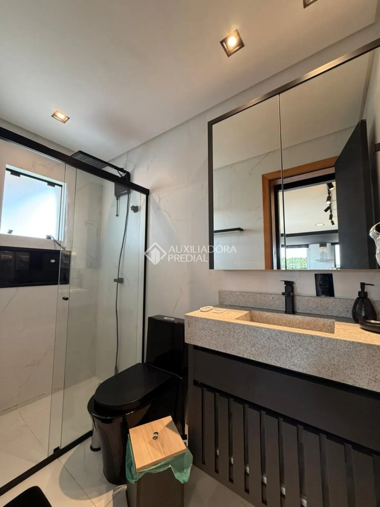 Apartamento amueblado de 1 dormitorio con baño en suite — photo 24
