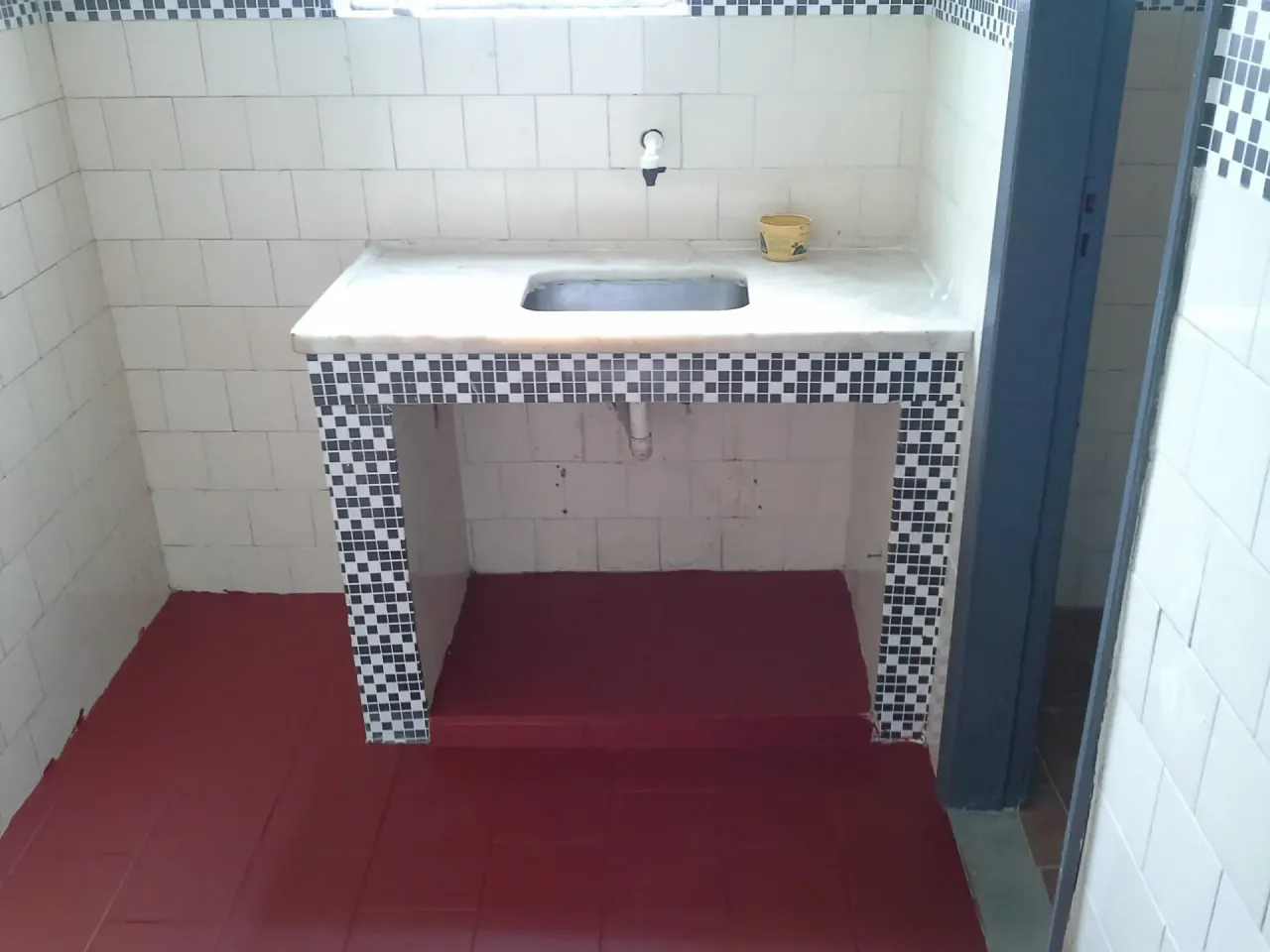 1-bedroom house with 1 bathroom and no parking spot — photo 4
