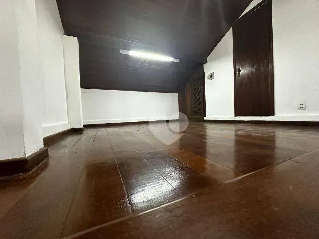 House with 3 bedrooms and 600 m², 4 parking spots — photo 53