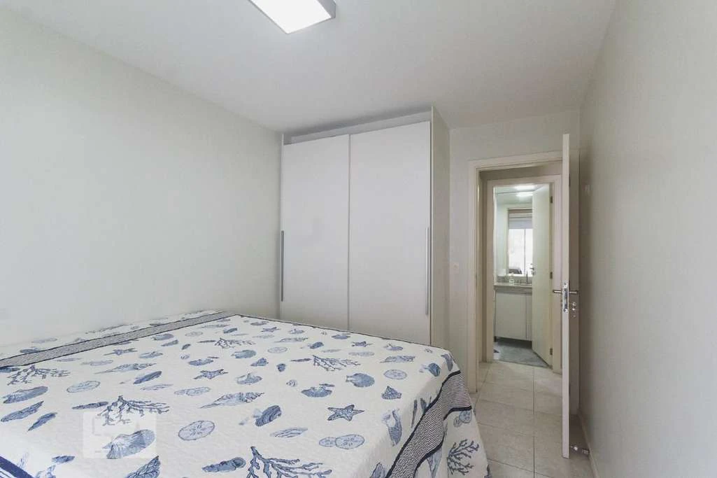 Rental apartment with 2 bedrooms and a glass balcony — photo 18