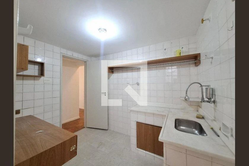 Wood or laminate floors in a one-bedroom apartment, 61 m² — photo 20