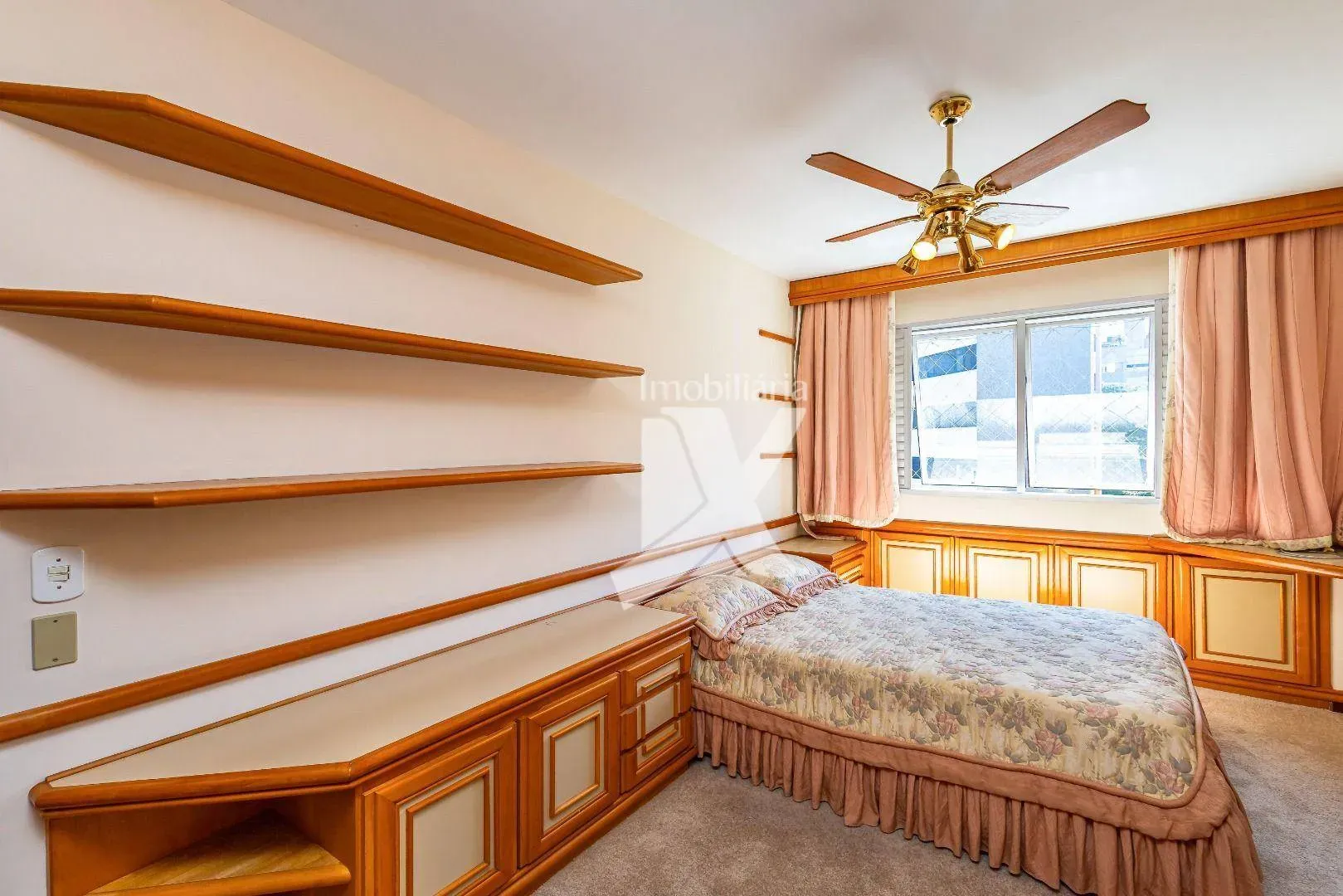Furnished 3-bedroom apartment with balcony — photo 28