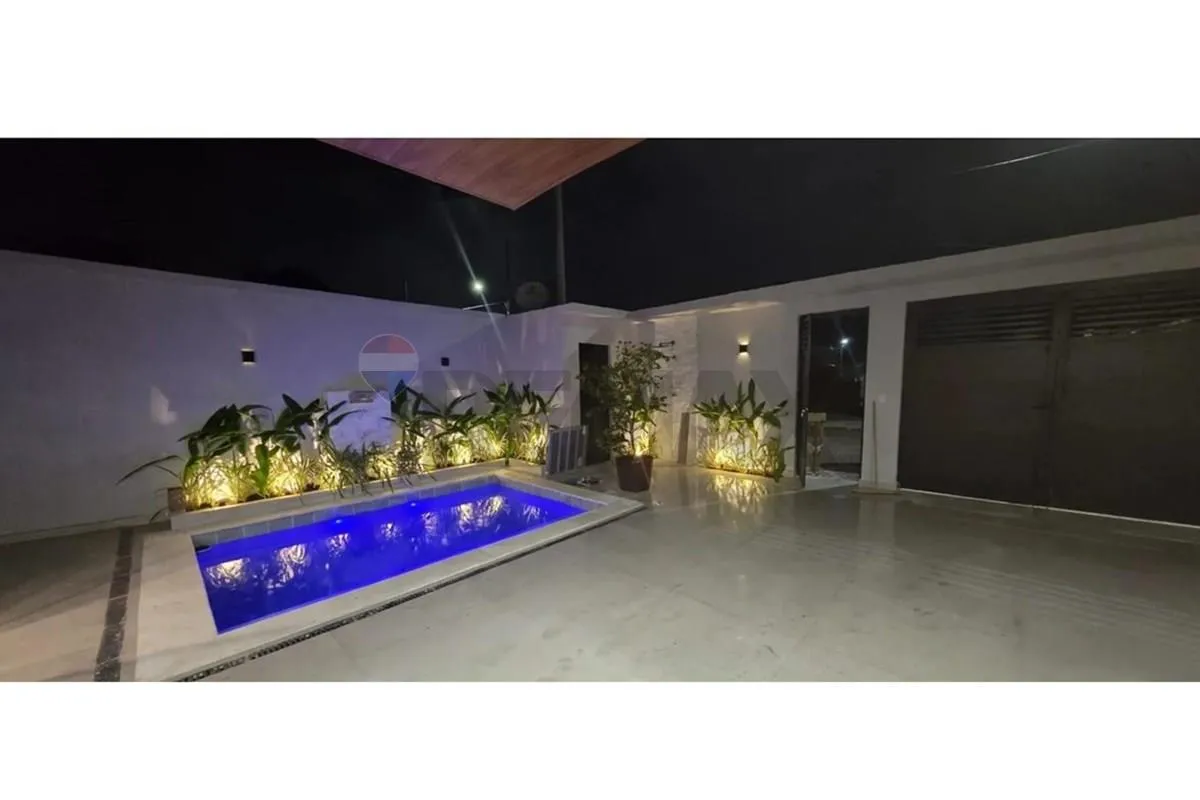 House, 250 m², with floor-to-ceiling windows — photo 12
