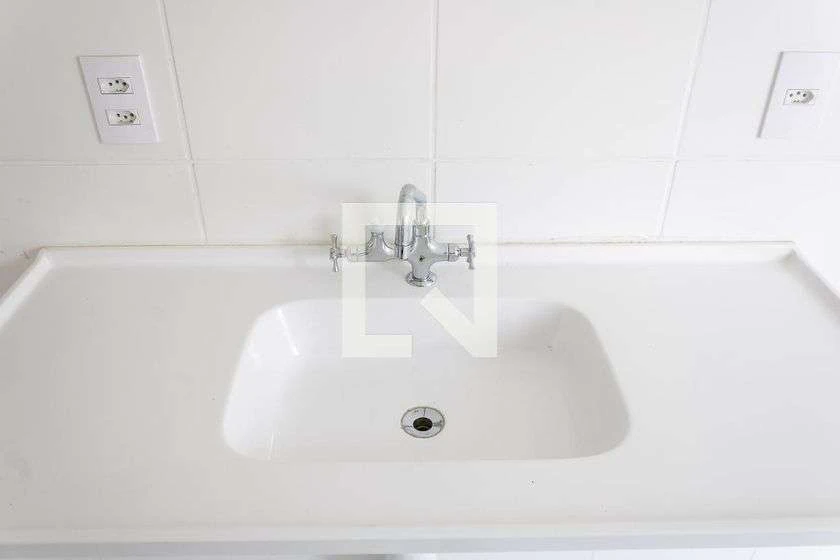 Unfurnished 42 m² apartment with 2 bedrooms — photo 4