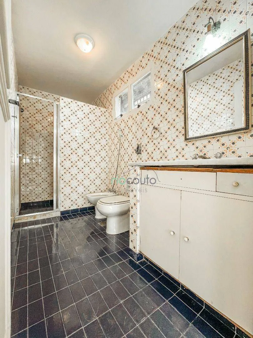 Unfurnished apartment with 4 bedrooms and 377 m² — photo 27