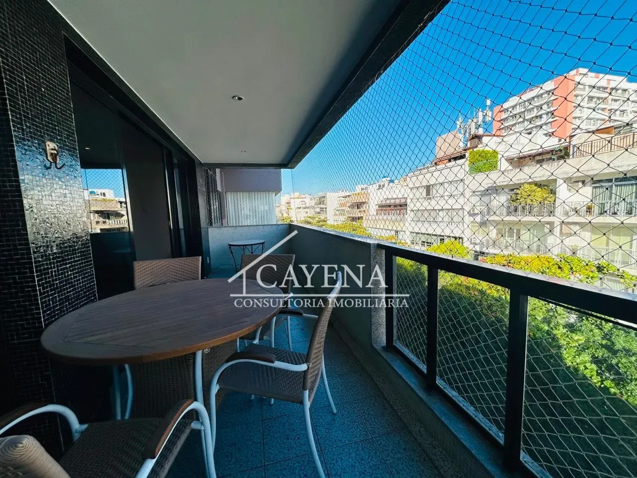 Apartment with 247 m², 3 bedrooms and 4 bathrooms — photo 35
