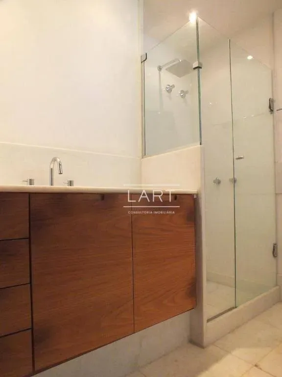 House with 4 bedrooms and 5 bathrooms, 962 m² and 2 parking — photo 35