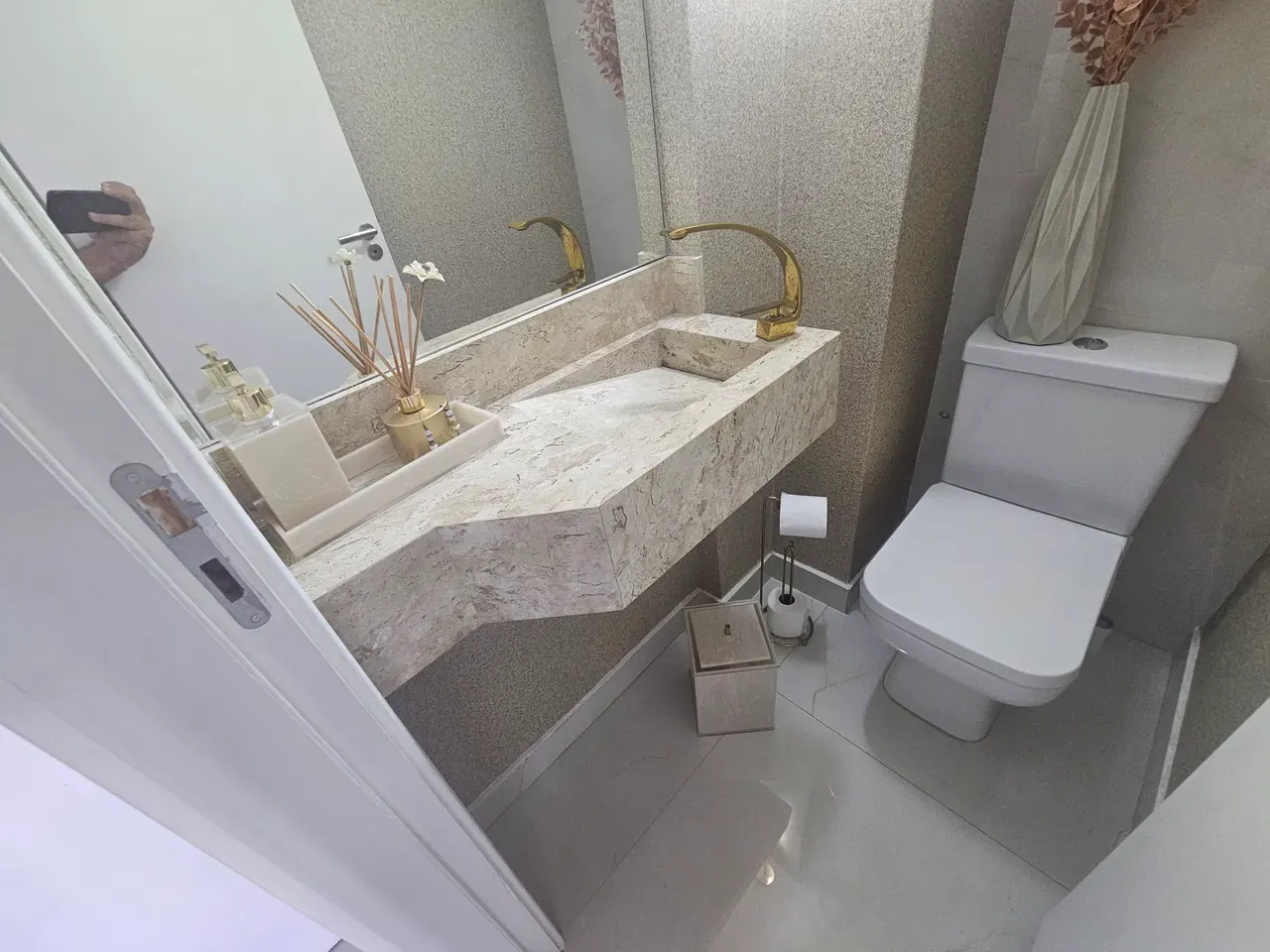 Apartamento com 5 quartos e 5 banheiros em 215 m² — photo 42