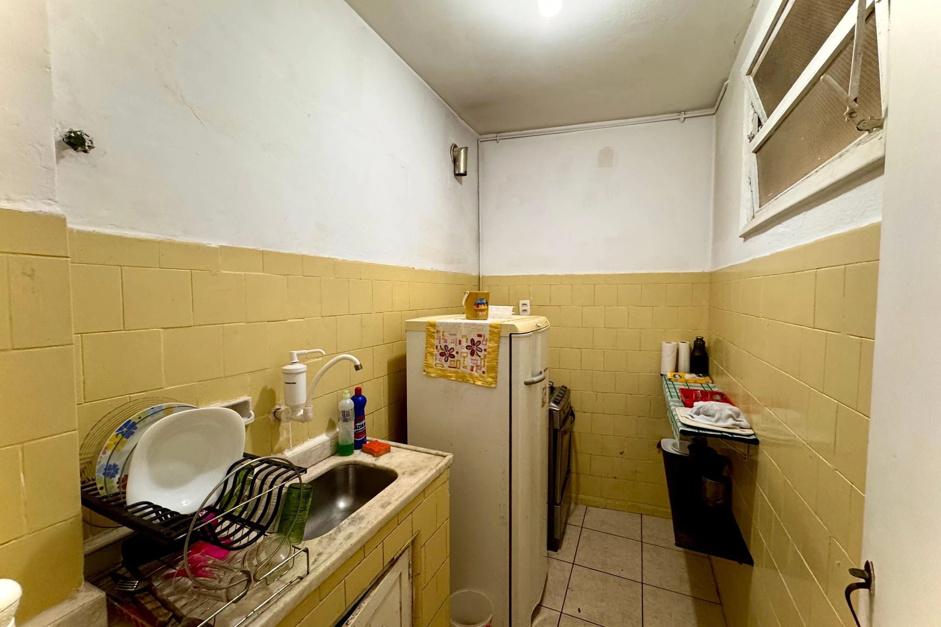Estudio amueblado con cocina separada y cocina a gas — photo 9