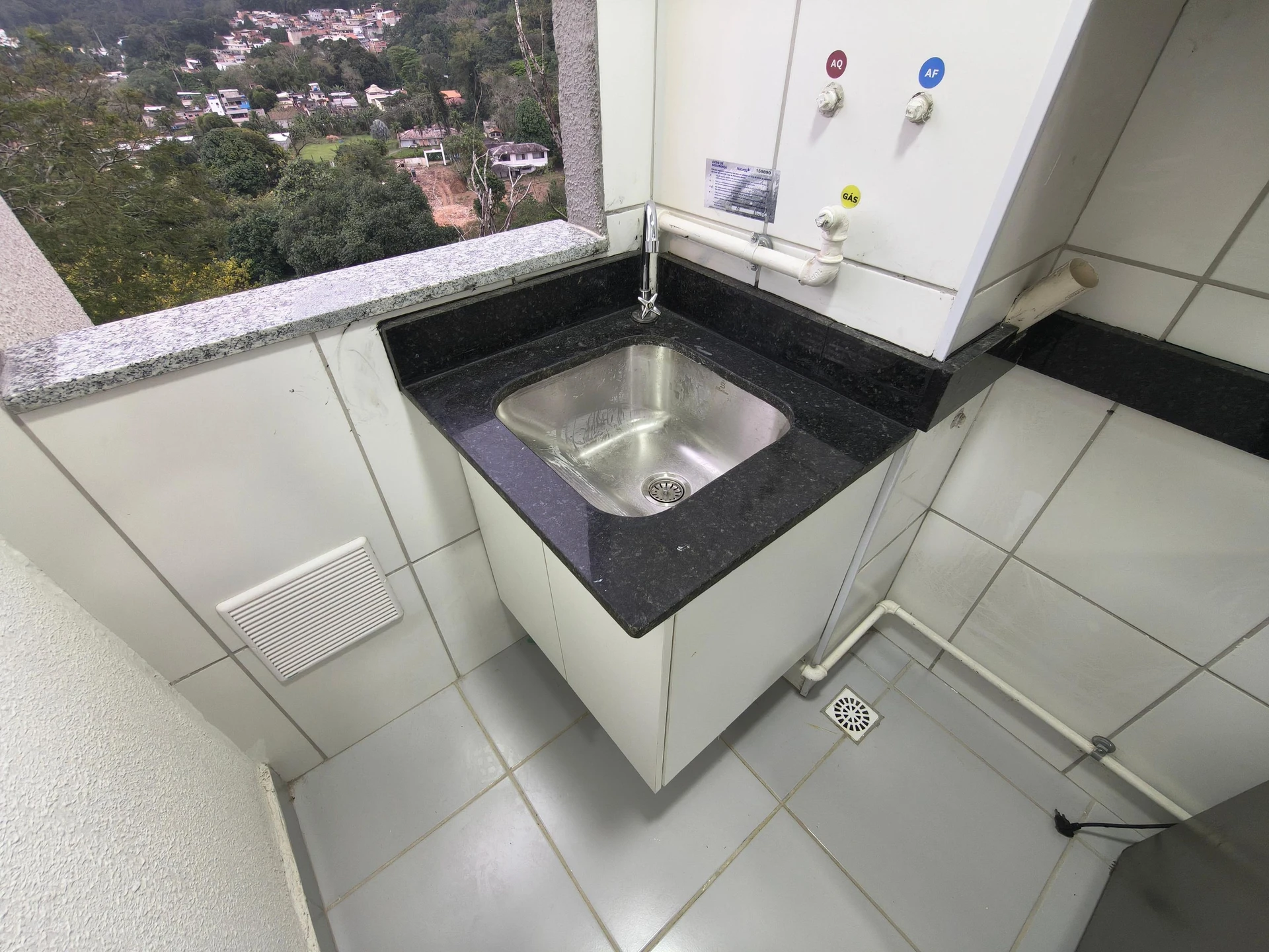 Apartamento mobiliado com 2 quartos, 1 banheiro e varanda — photo 42