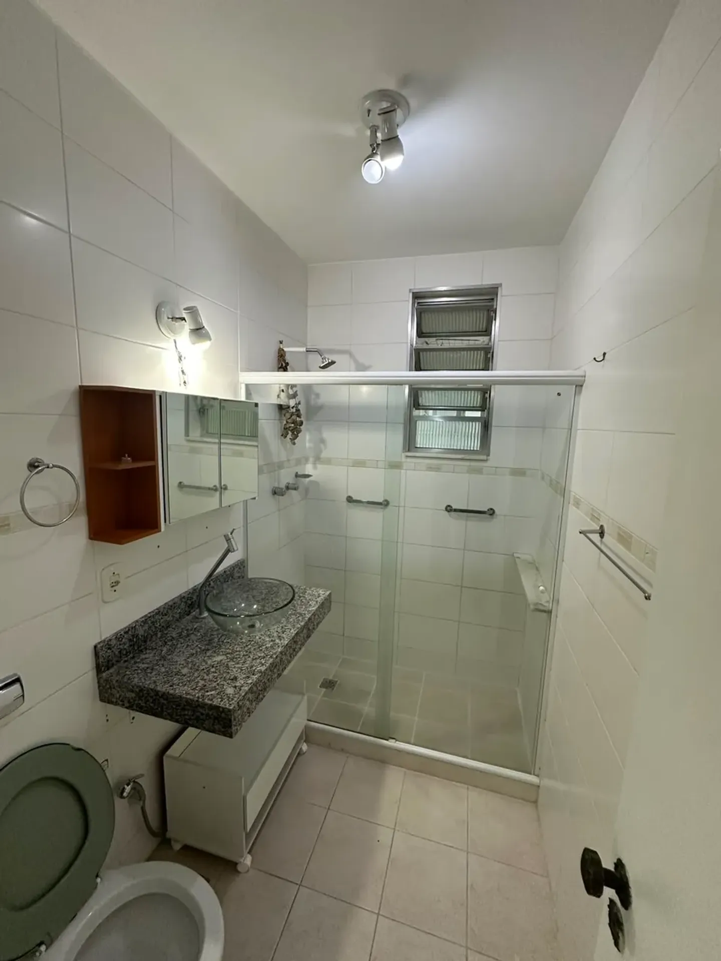Apartment with 2 bedrooms, 2 bathrooms and balcony — photo 27