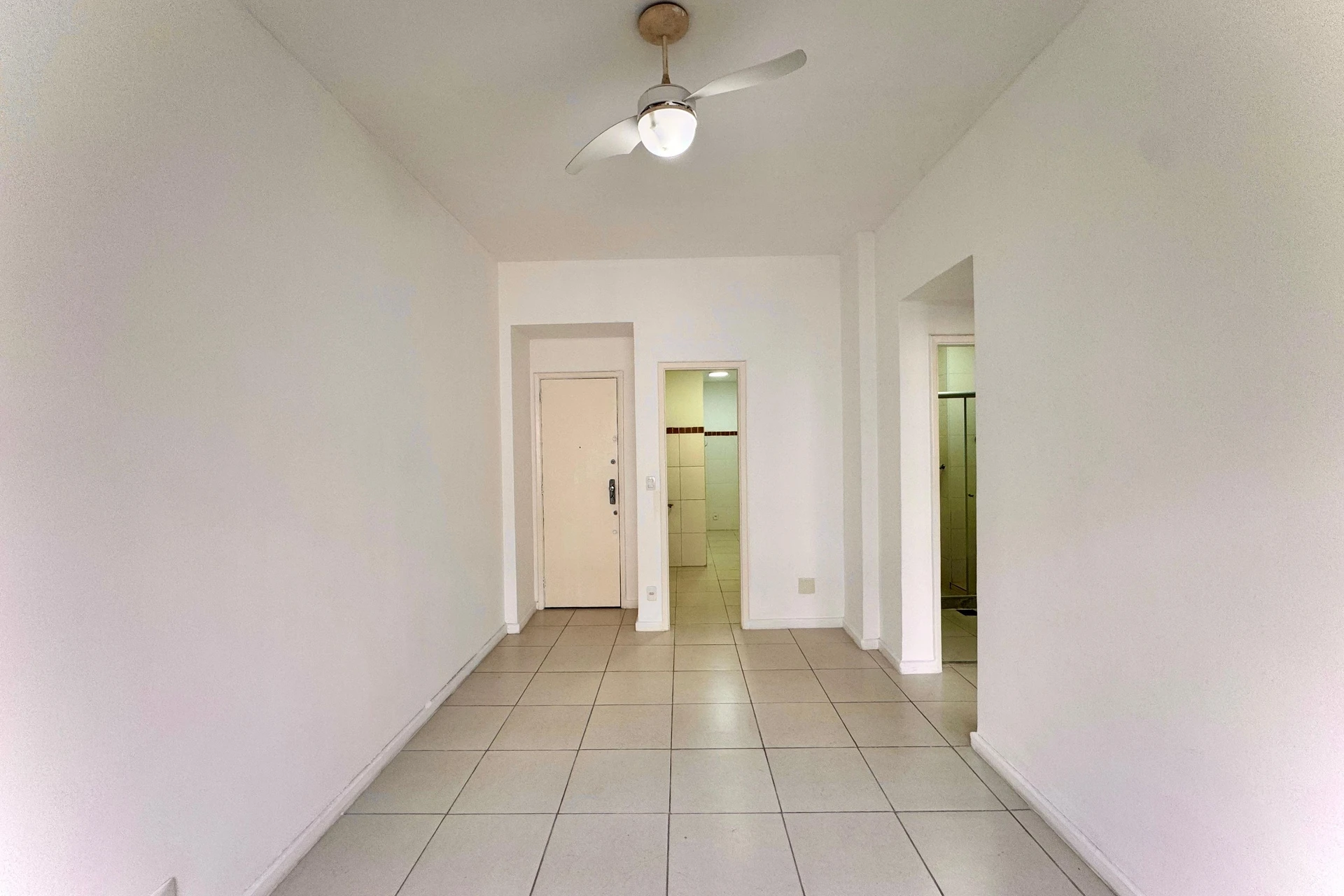 One-bedroom apartment with a mountain view in Rio de Janeiro — photo 8