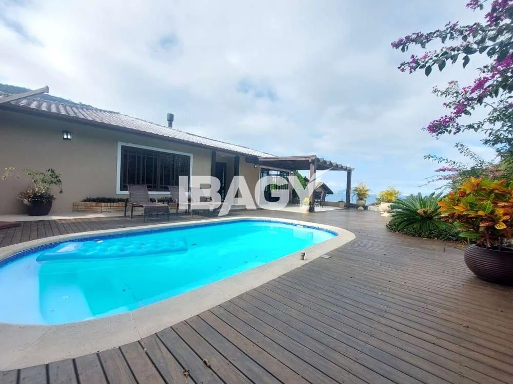 Rental house with 6 bedrooms and a balcony — photo 2