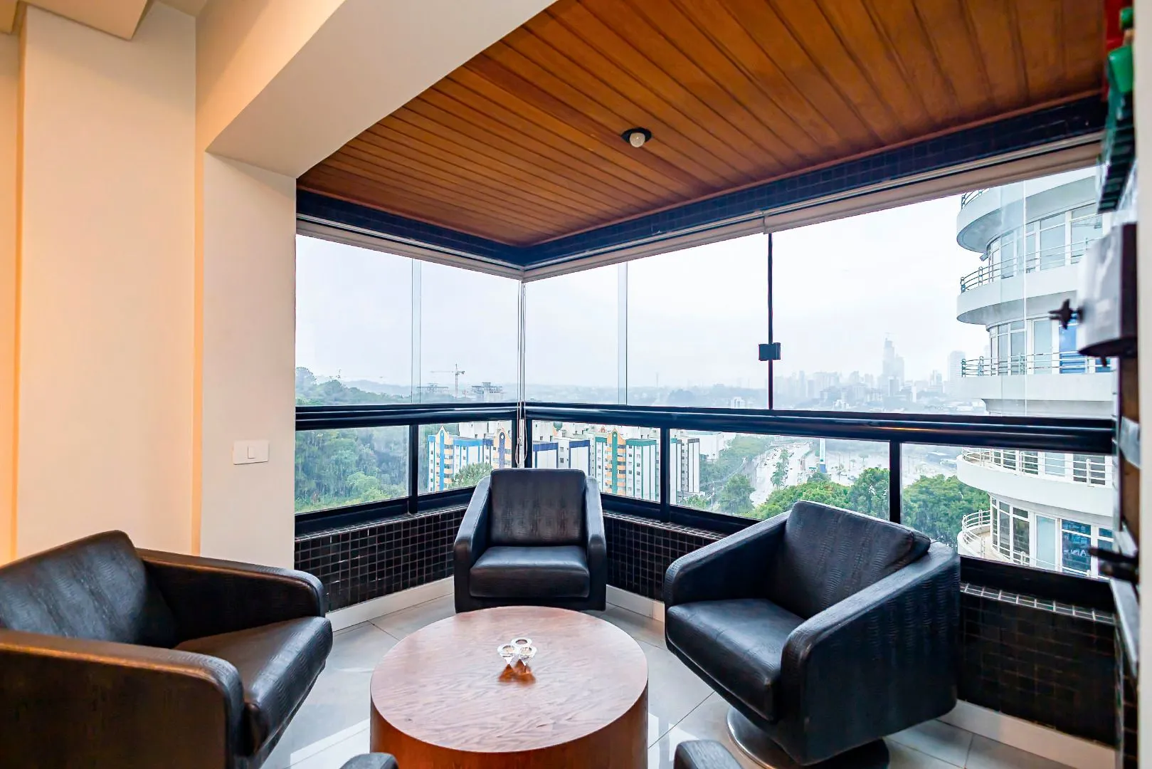 Furnished apartment with open-plan kitchen and 4 bedrooms — photo 16