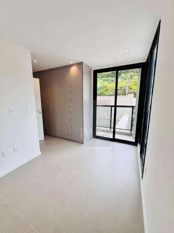Modern house with 5 en-suite bedrooms and air conditioning — photo 3