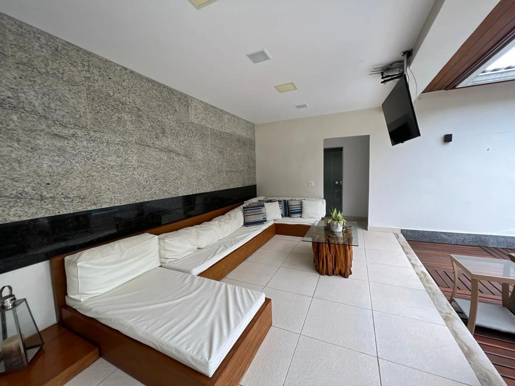 Furnished 700 m² house with 4 en-suites and 4 parking — photo 27