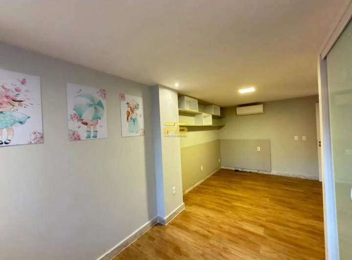 Квартира 460 м² з 4 спальнями та балконом із склінням — photo 8