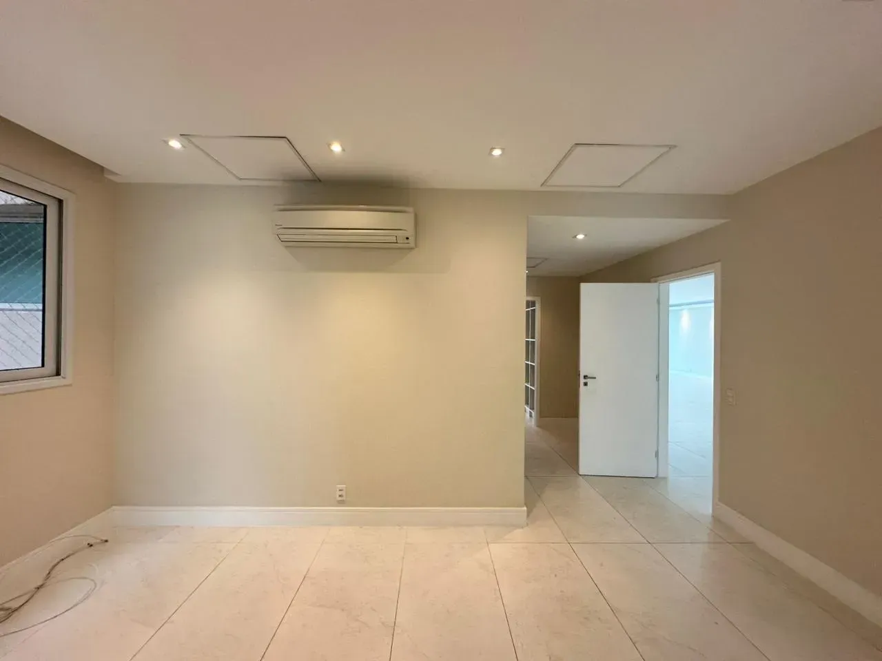 282 m² apartment with 4 bedrooms and 5 bathrooms — photo 16